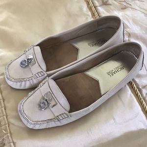 VGUC Michael Kors Beige Slide Loafers sz 9.5